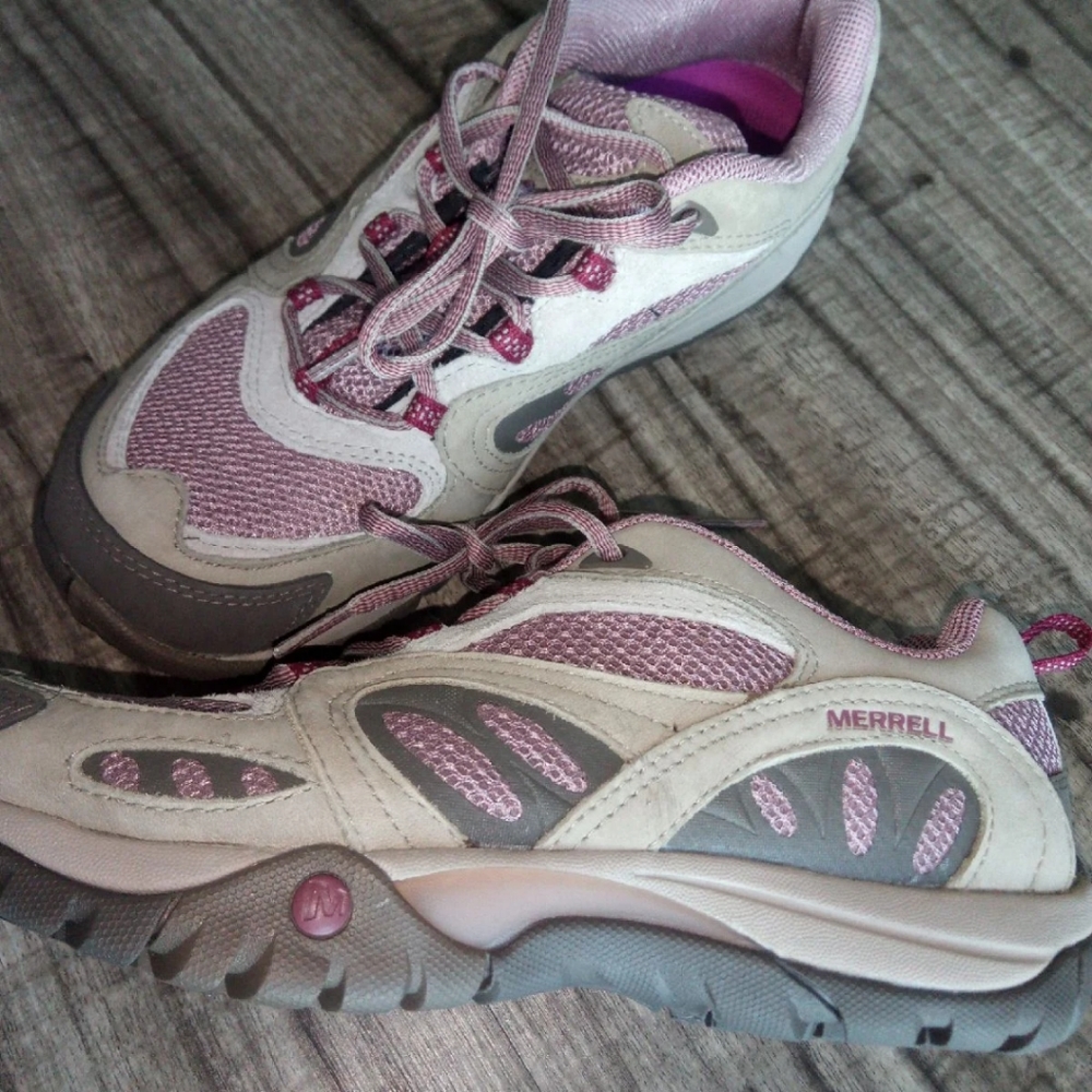 Merrell Womens 8 Azura pink hiking trail boot